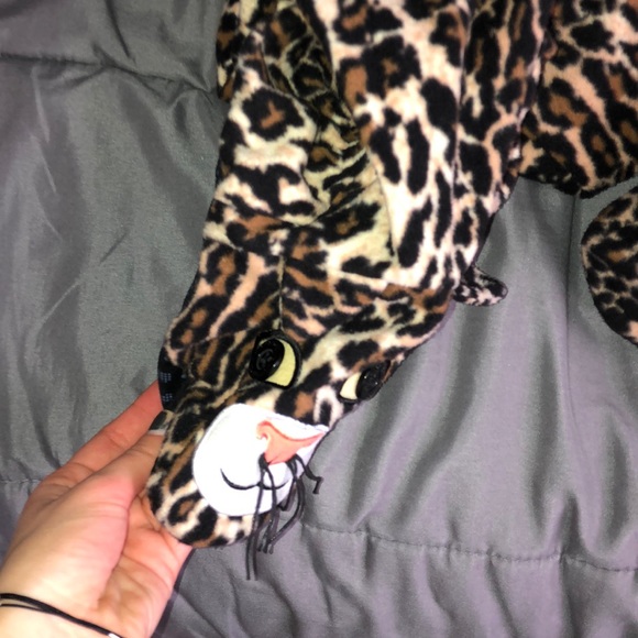 like new cheetah onesie! - Picture 2 of 5